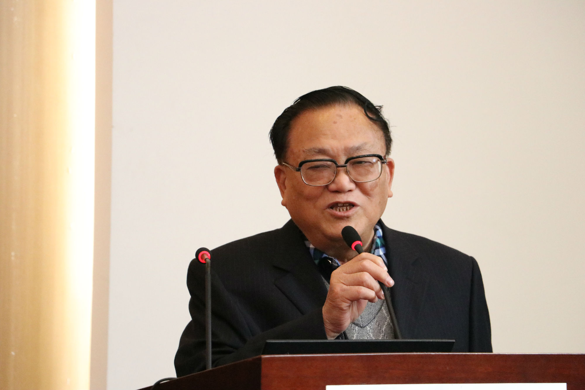 徐子成校长.JPG