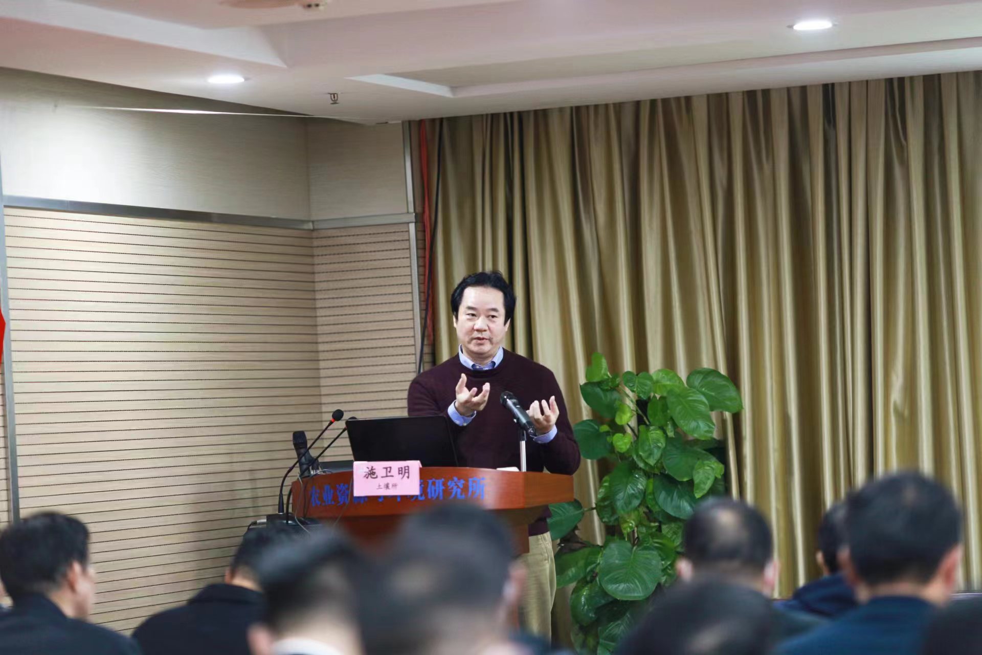 施卫明.jpg 施卫明.jpg